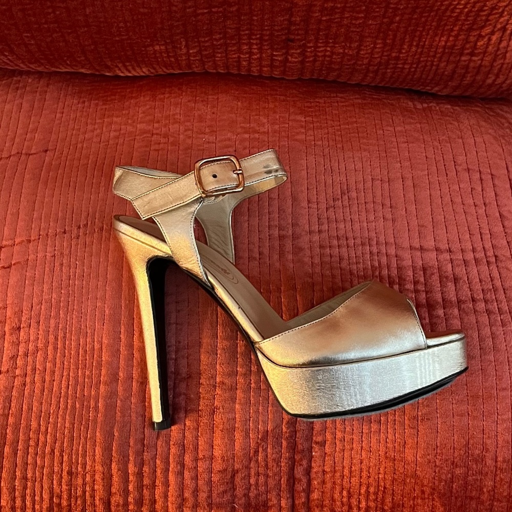 Sexy Faconnable platform heel metallic gold